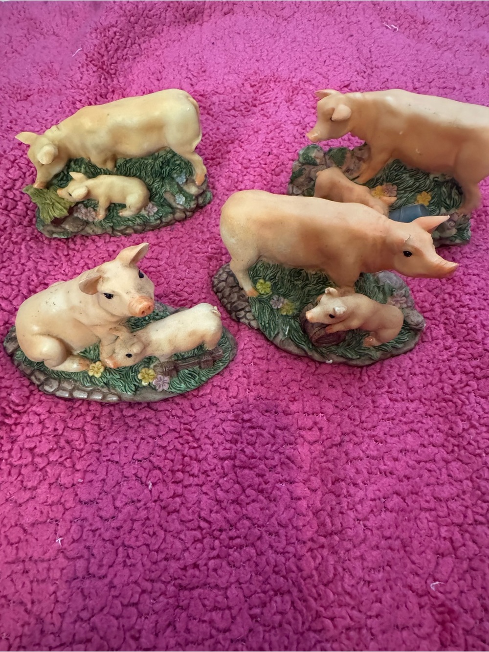 Hand-Painted Pig Family Figurine Set - Cream Pig and Piglet Décor